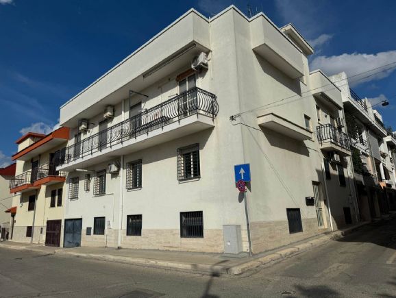 appartamento in vendita ad Adelfia in zona Canneto