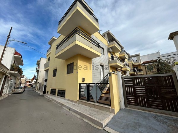 appartamento in vendita ad Adelfia in zona Canneto