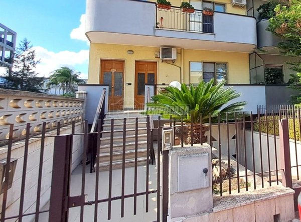 casa indipendente in vendita ad Adelfia in zona Canneto