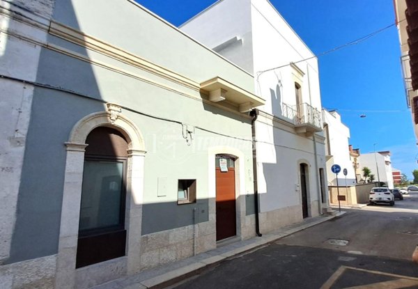 casa indipendente in vendita ad Adelfia in zona Canneto
