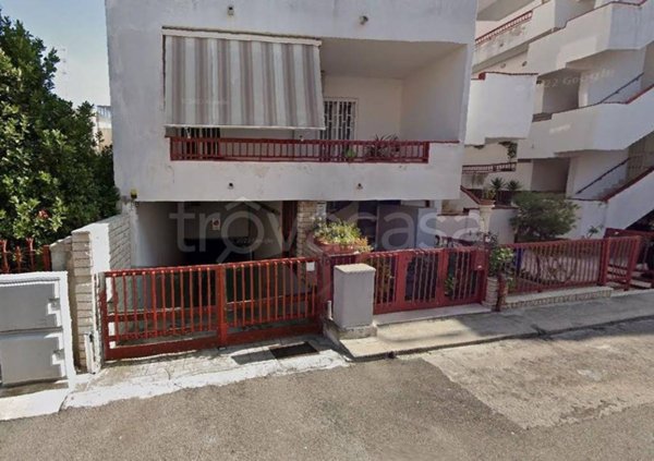 locale commerciale in vendita ad Adelfia