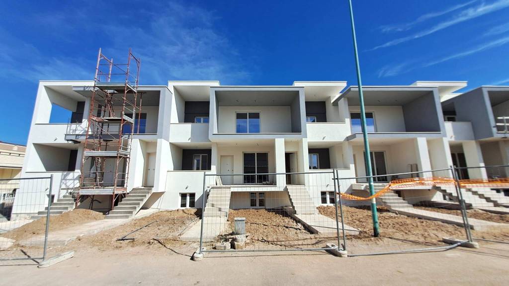 casa indipendente in vendita ad Adelfia in zona Canneto