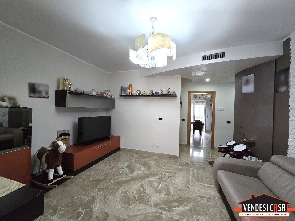 appartamento in vendita ad Adelfia in zona Canneto