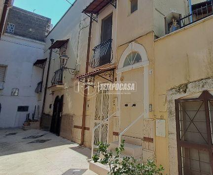 casa indipendente in vendita ad Adelfia in zona Canneto