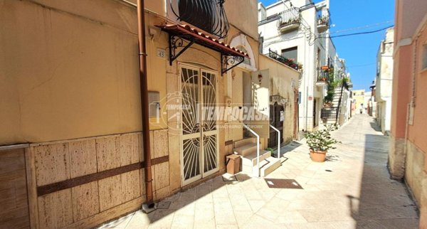 casa indipendente in vendita ad Adelfia in zona Canneto