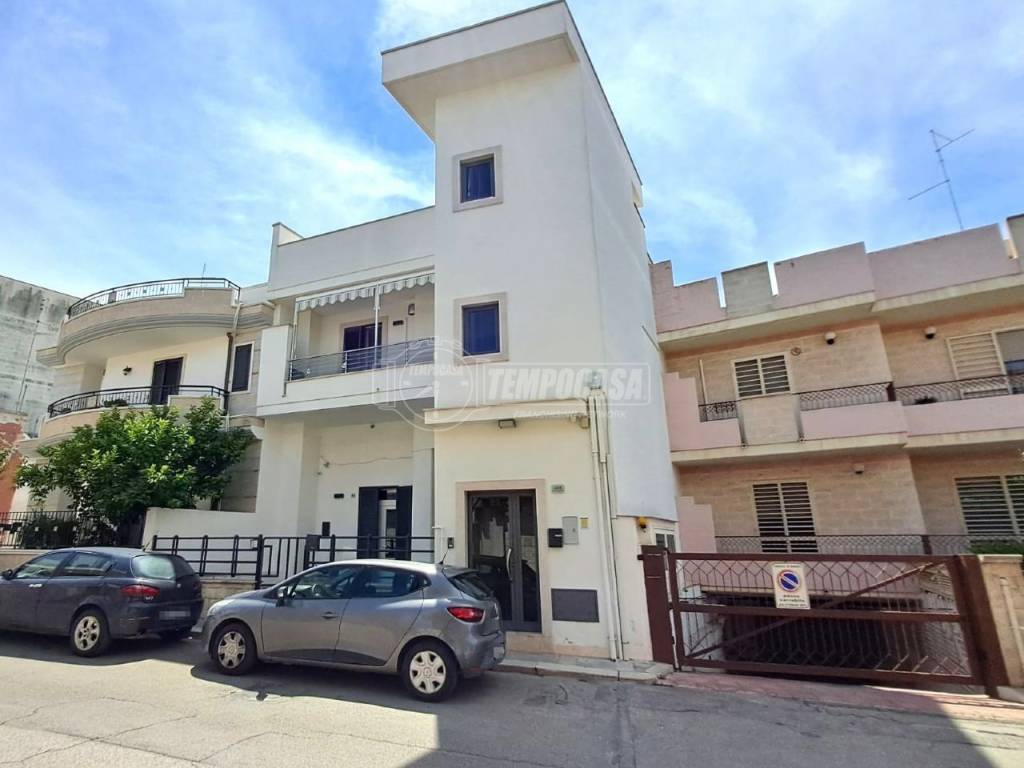 casa indipendente in vendita ad Adelfia in zona Canneto