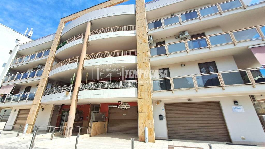 appartamento in vendita ad Adelfia in zona Canneto