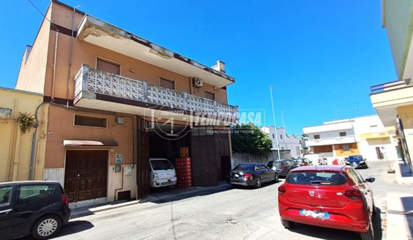 casa indipendente in vendita ad Adelfia in zona Canneto