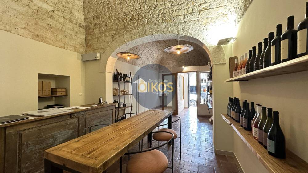 locale commerciale in vendita ad Adelfia