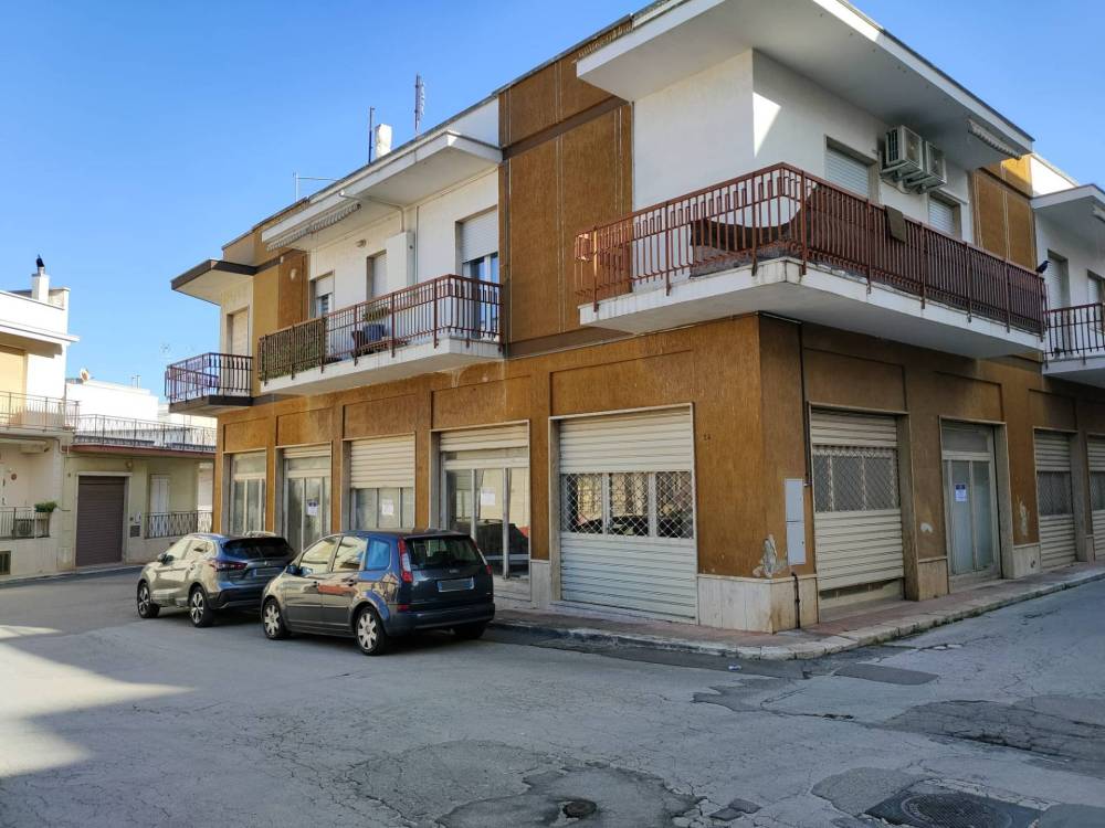 negozio in vendita ad Adelfia
