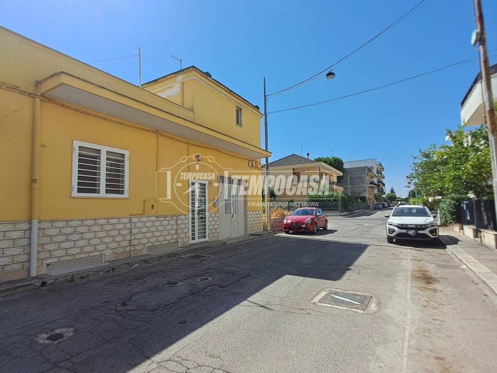 casa indipendente in vendita ad Adelfia in zona Canneto