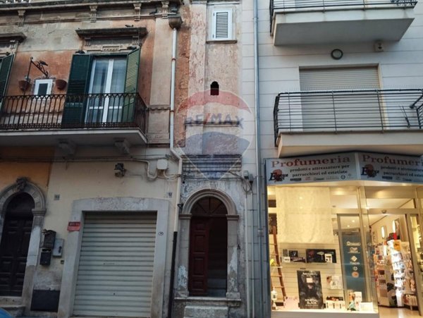 casa indipendente in vendita ad Adelfia in zona Canneto