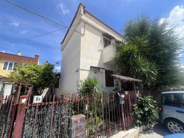 casa indipendente in vendita ad Adelfia in zona Canneto