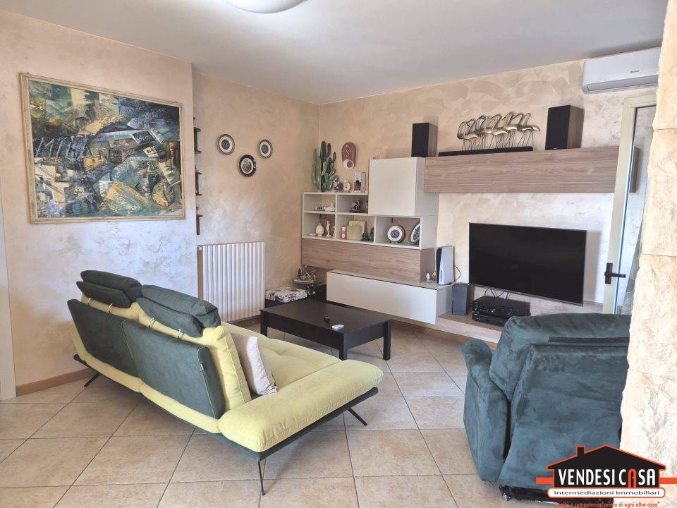 appartamento in vendita ad Adelfia