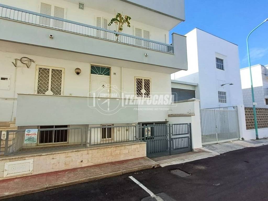 casa indipendente in vendita ad Adelfia in zona Canneto