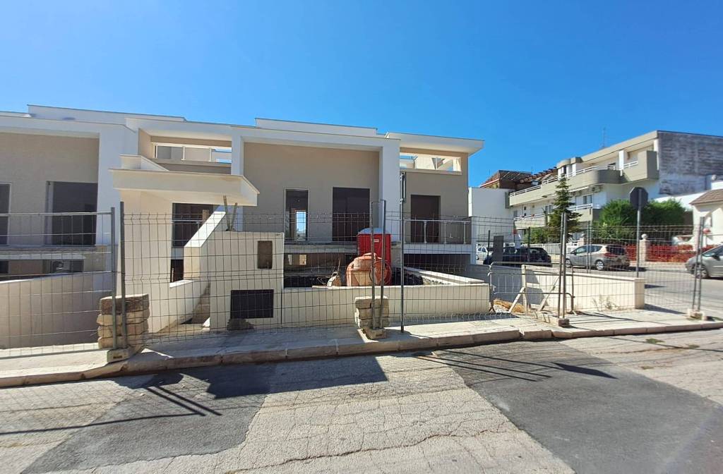 casa indipendente in vendita ad Adelfia in zona Canneto