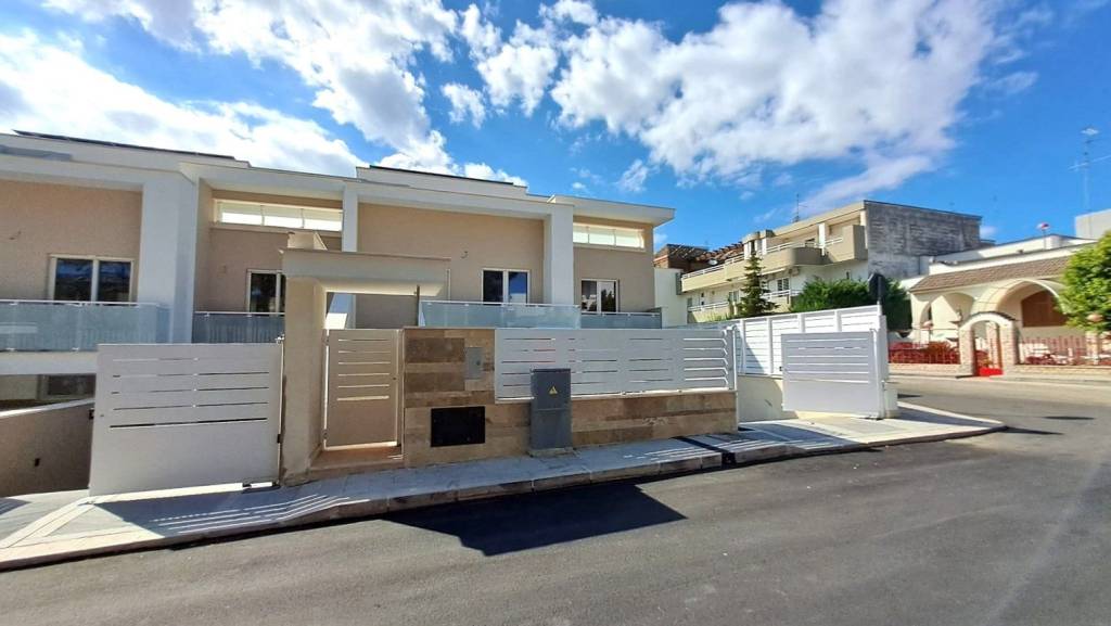 casa indipendente in vendita ad Adelfia in zona Canneto