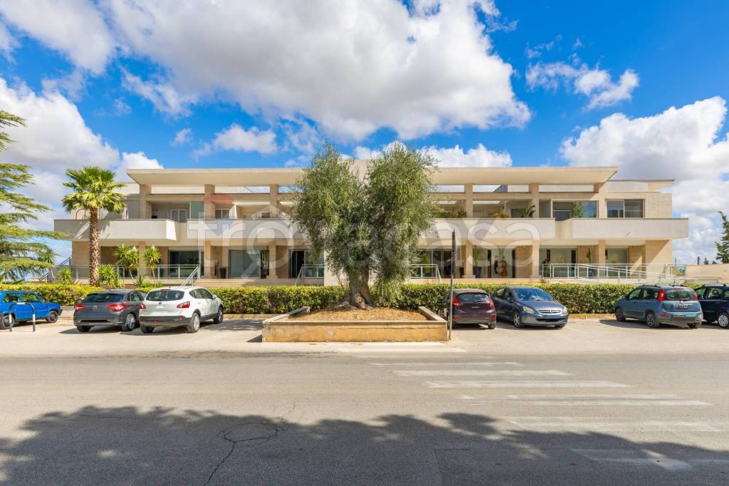 negozio in vendita ad Adelfia