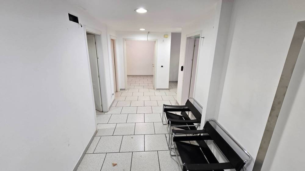 locale di sgombero in vendita ad Adelfia