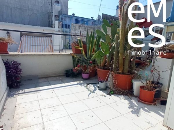 casa indipendente in vendita ad Adelfia in zona Canneto