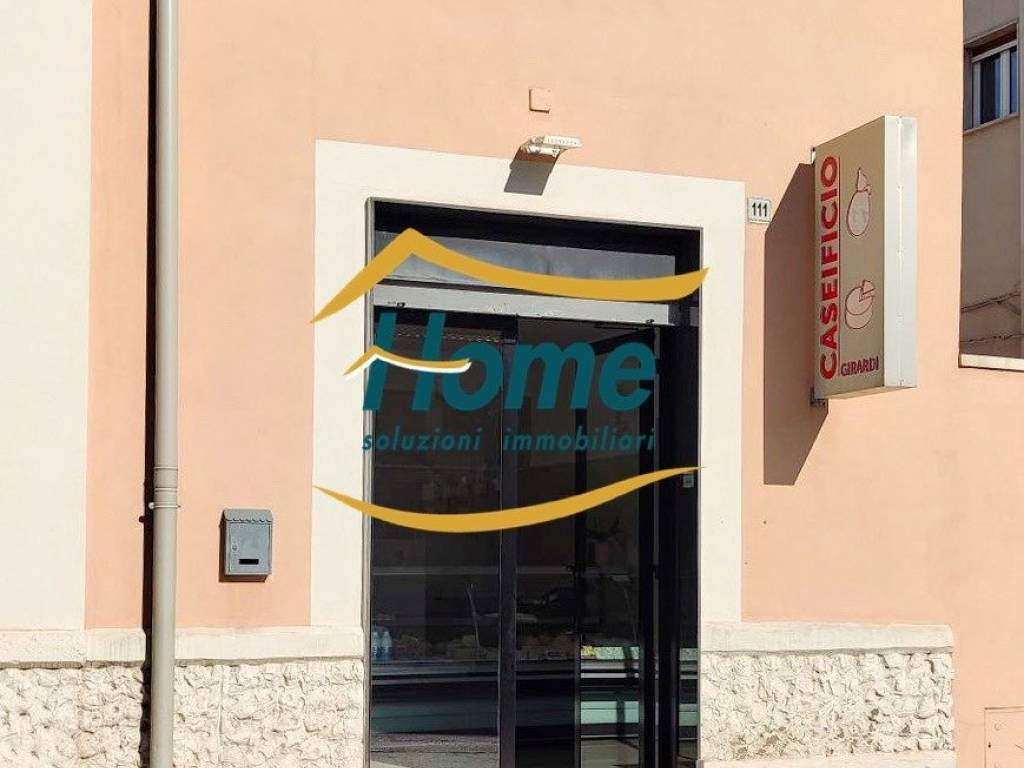 negozio in vendita ad Adelfia