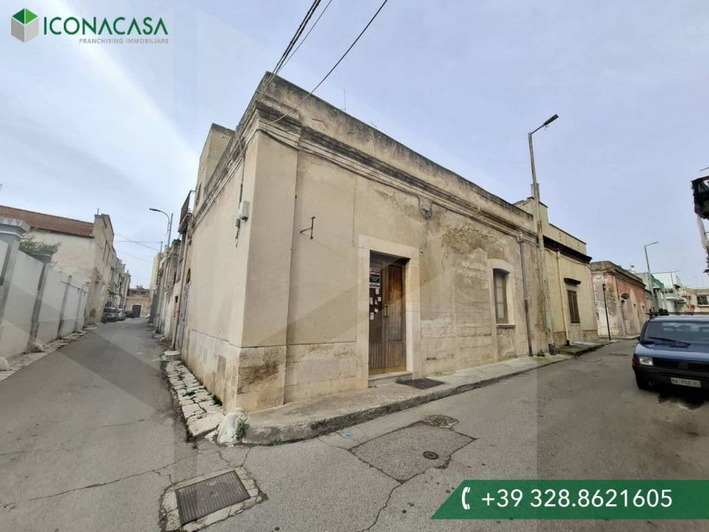 intera palazzina in vendita ad Adelfia