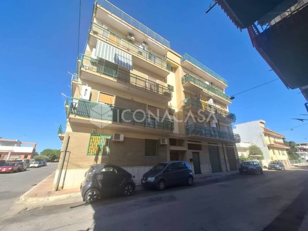 appartamento in vendita ad Adelfia in zona Canneto