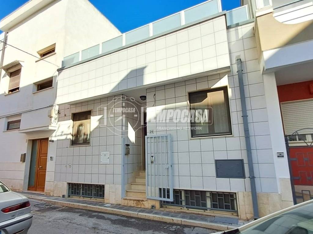 casa indipendente in vendita ad Adelfia in zona Canneto