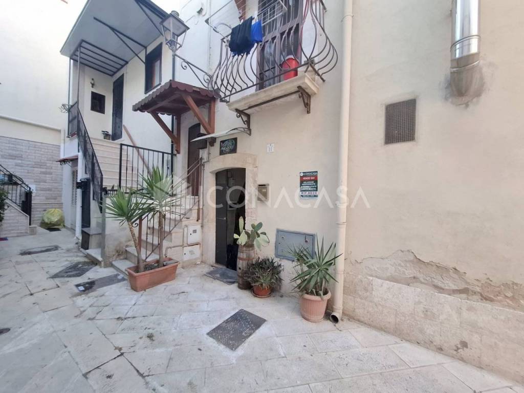 casa indipendente in vendita ad Adelfia in zona Canneto