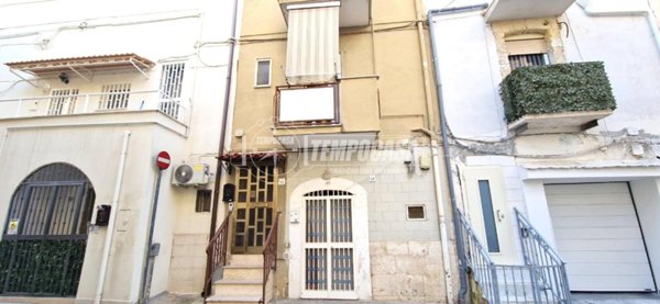 casa indipendente in vendita ad Adelfia in zona Canneto