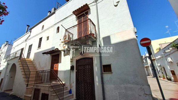 casa indipendente in vendita ad Adelfia in zona Canneto