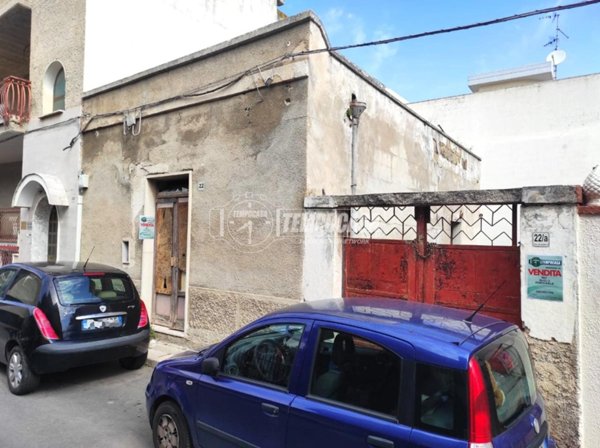 casa indipendente in vendita ad Adelfia in zona Canneto