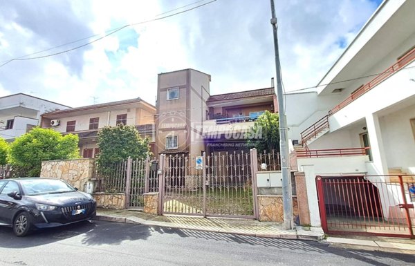 casa indipendente in vendita ad Adelfia in zona Canneto