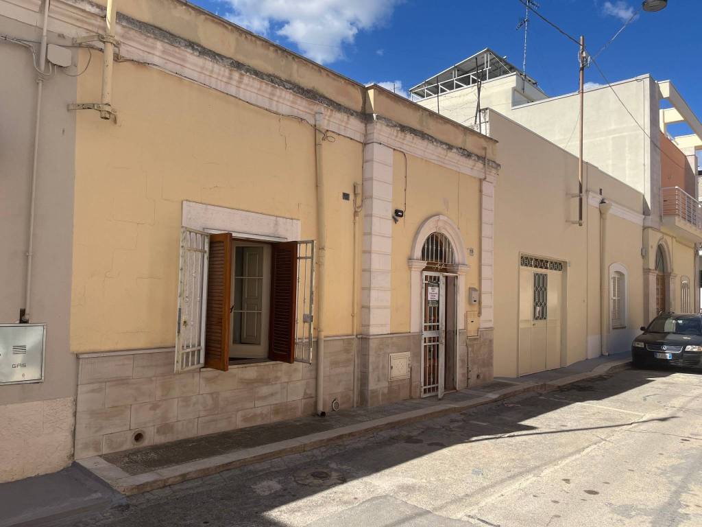 casa indipendente in vendita ad Adelfia