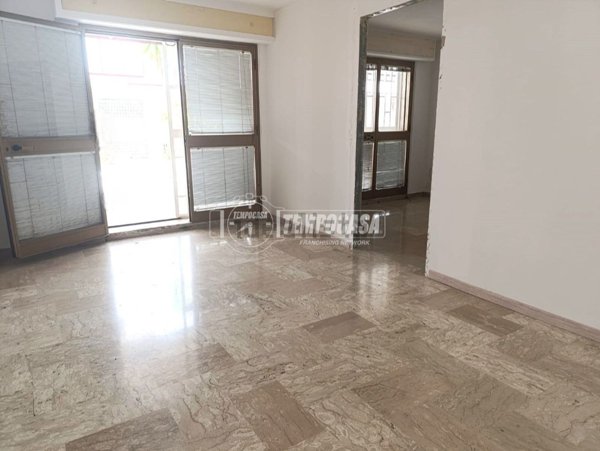 locale commerciale in vendita ad Adelfia