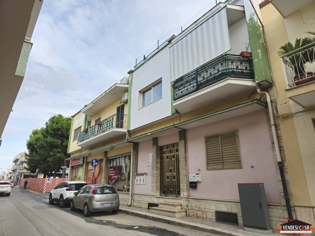 appartamento in vendita ad Adelfia in zona Canneto