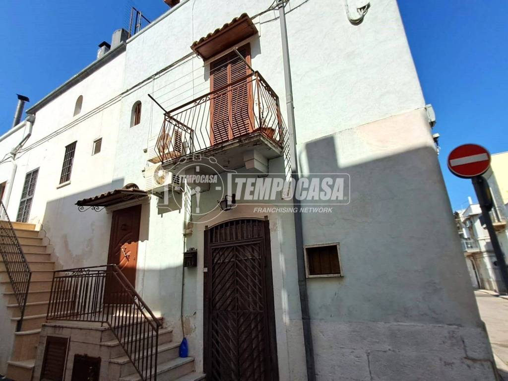 casa indipendente in vendita ad Adelfia in zona Canneto