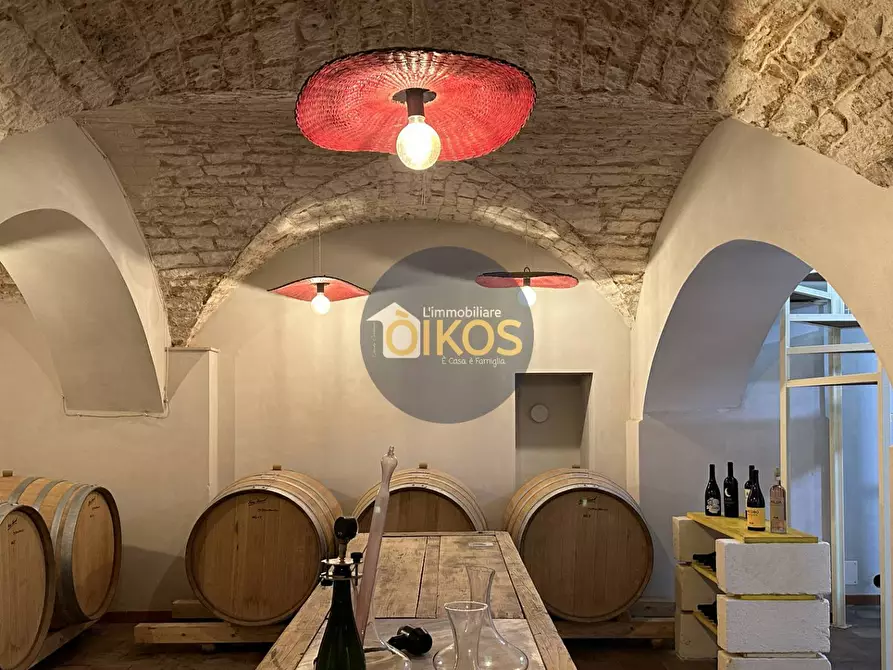 locale commerciale in vendita ad Adelfia