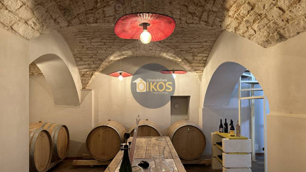 locale commerciale in vendita ad Adelfia