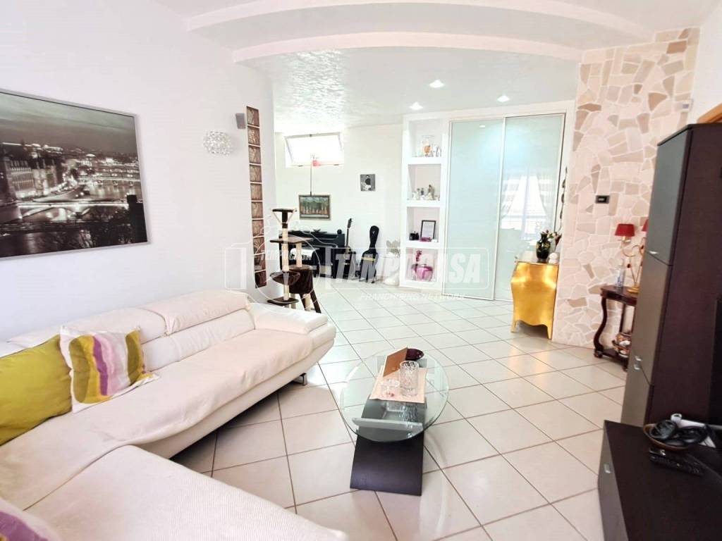 appartamento in vendita ad Adelfia in zona Canneto