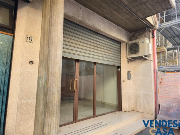 locale commerciale in vendita ad Adelfia in zona Canneto