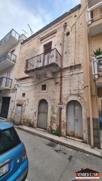 casa indipendente in vendita ad Adelfia in zona Canneto