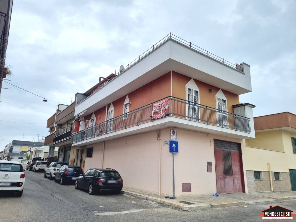 casa semindipendente in vendita ad Adelfia in zona Canneto