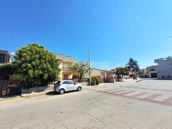 appartamento in vendita ad Adelfia in zona Canneto