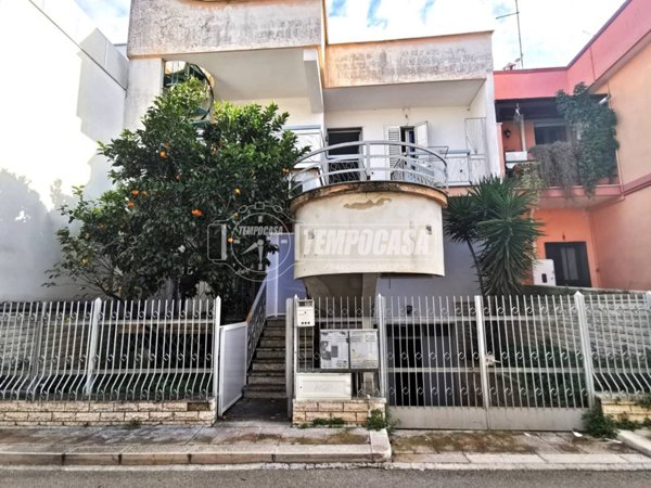 appartamento in vendita ad Adelfia in zona Canneto