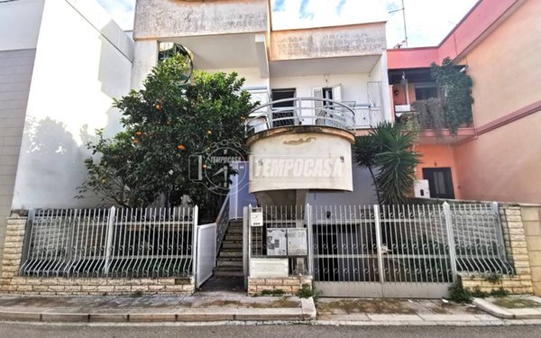 casa indipendente in vendita ad Adelfia in zona Canneto