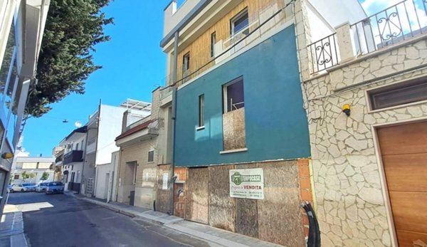 appartamento in vendita ad Adelfia in zona Canneto