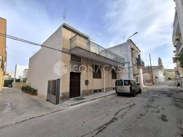 casa indipendente in vendita ad Adelfia in zona Canneto