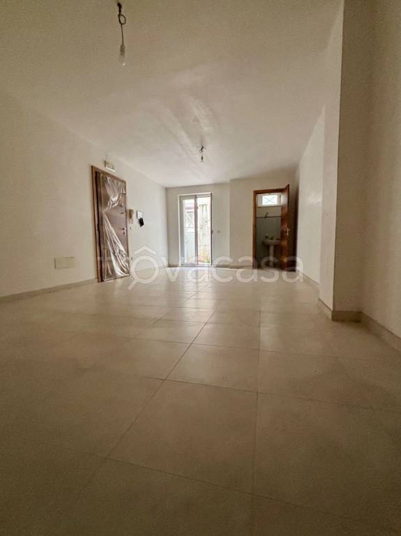 locale commerciale in vendita ad Adelfia