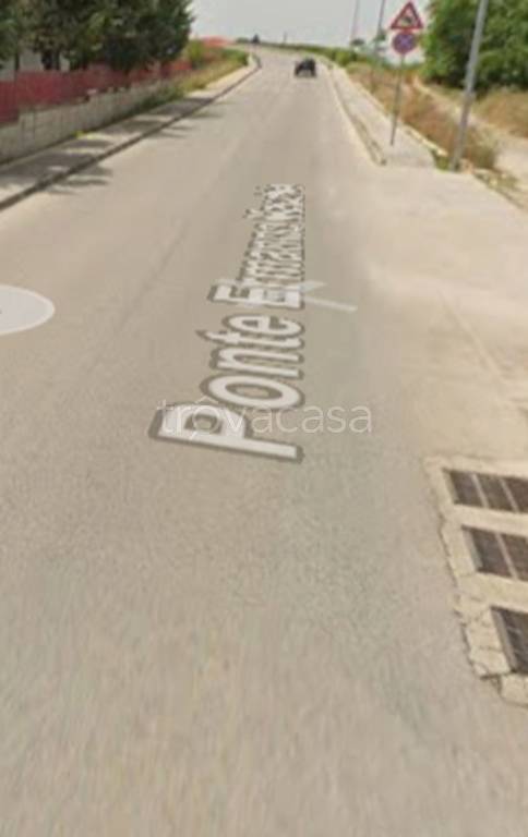 locale commerciale in vendita ad Adelfia